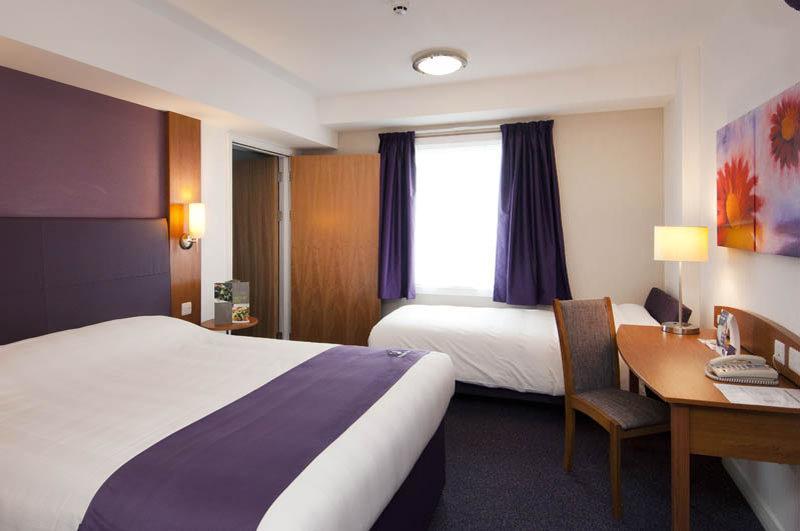 Premier Inn London Heathrow M4/J4 Hillingdon kerület Kültér fotó