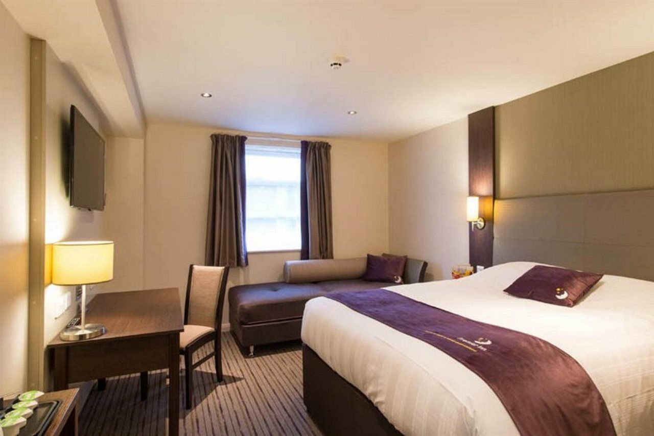 Premier Inn London Heathrow M4/J4 Hillingdon kerület Kültér fotó