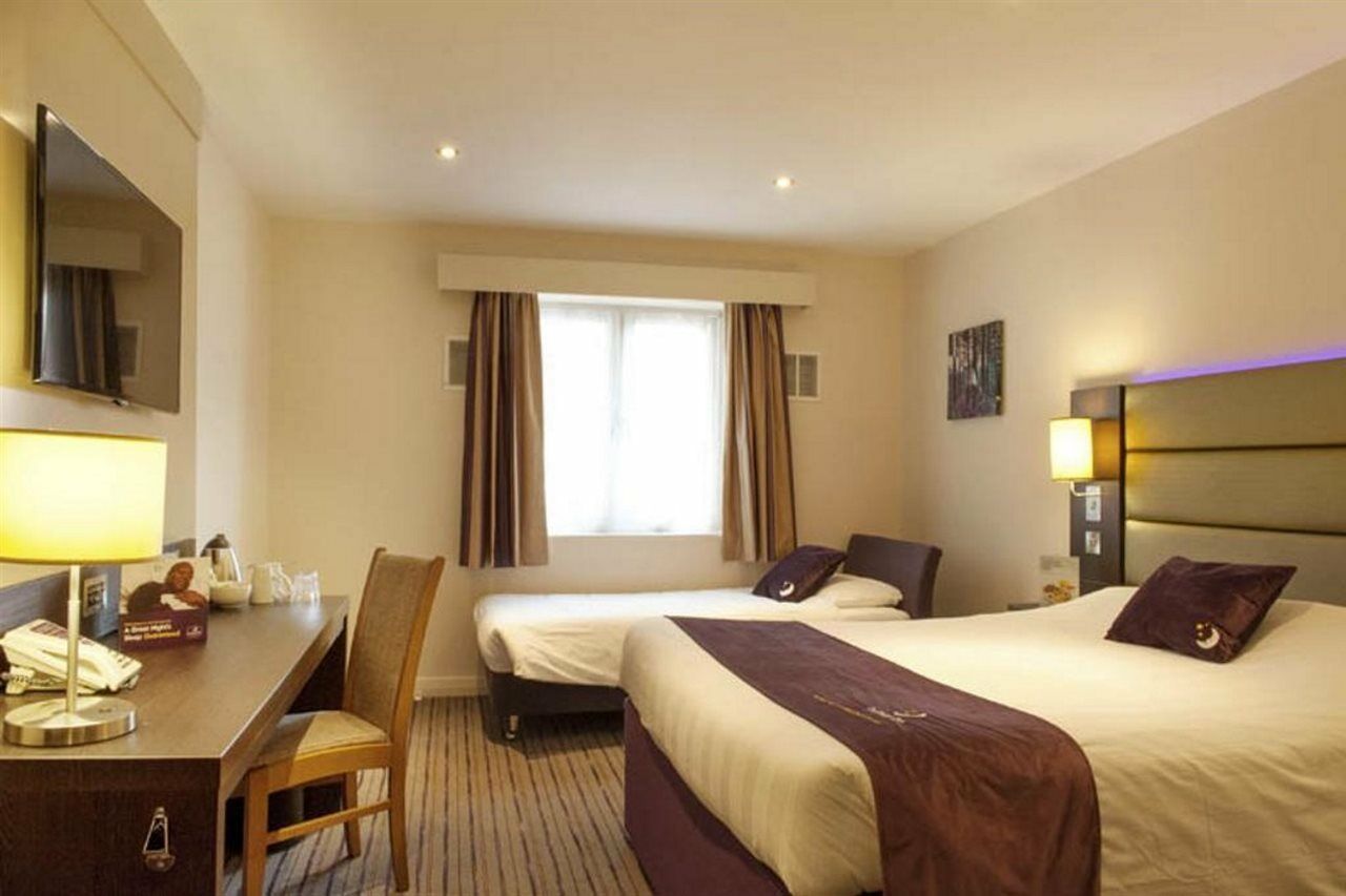 Premier Inn London Heathrow M4/J4 Hillingdon kerület Kültér fotó